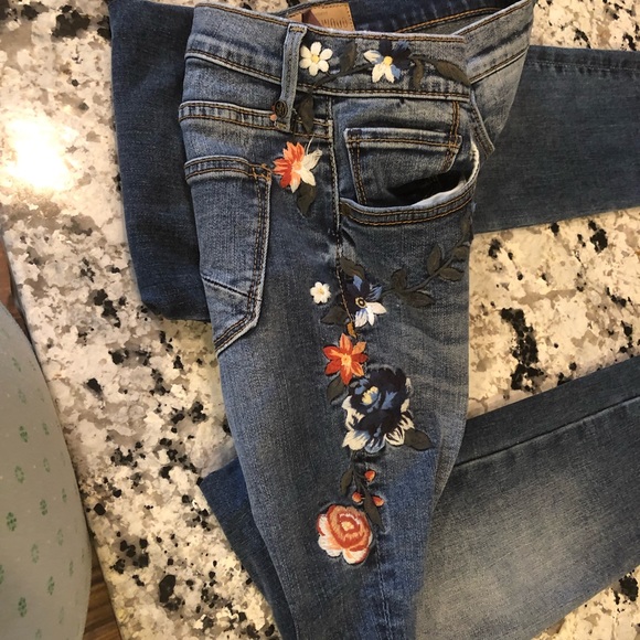 DRIFTWOOD Denim - Driftwood Sundance Floral embroidered jeans 26